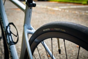 ロードバイクの可能性を高めるタイヤ　S-Works Mondo