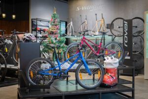 プレゼントとしても。クリスマス仕様のお店の風景