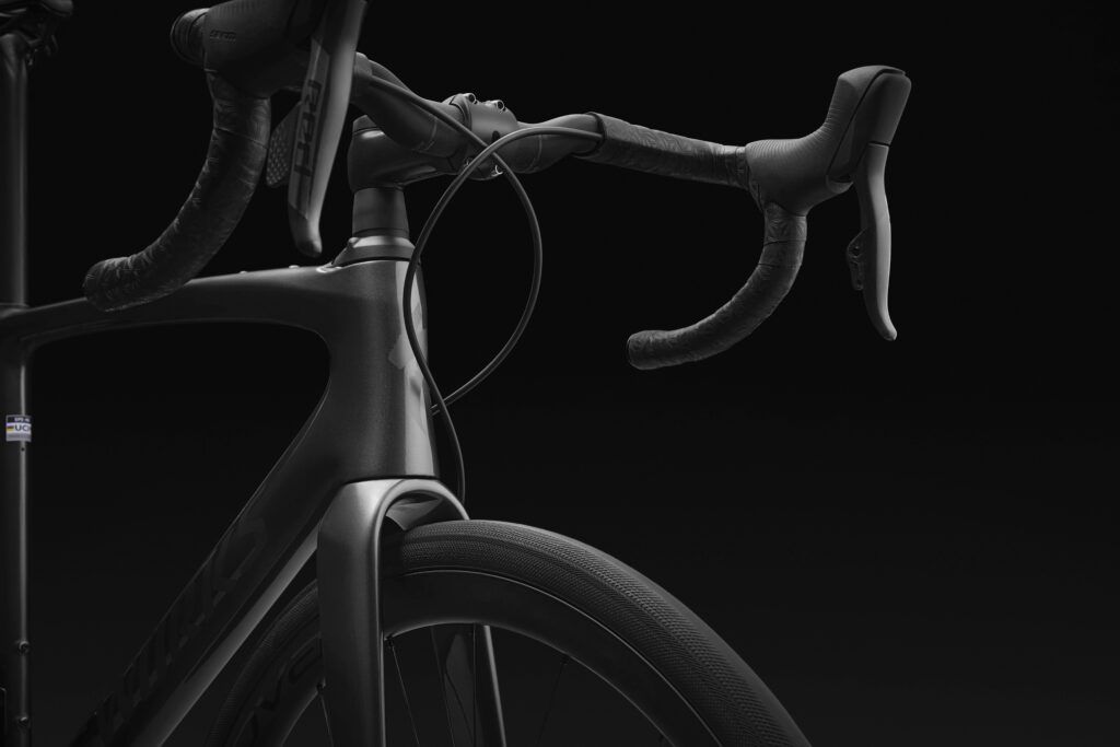 Specialized_94423-00_Roubaix-SW-SMK-BLKPRL_COCKPIT_4239.jpg