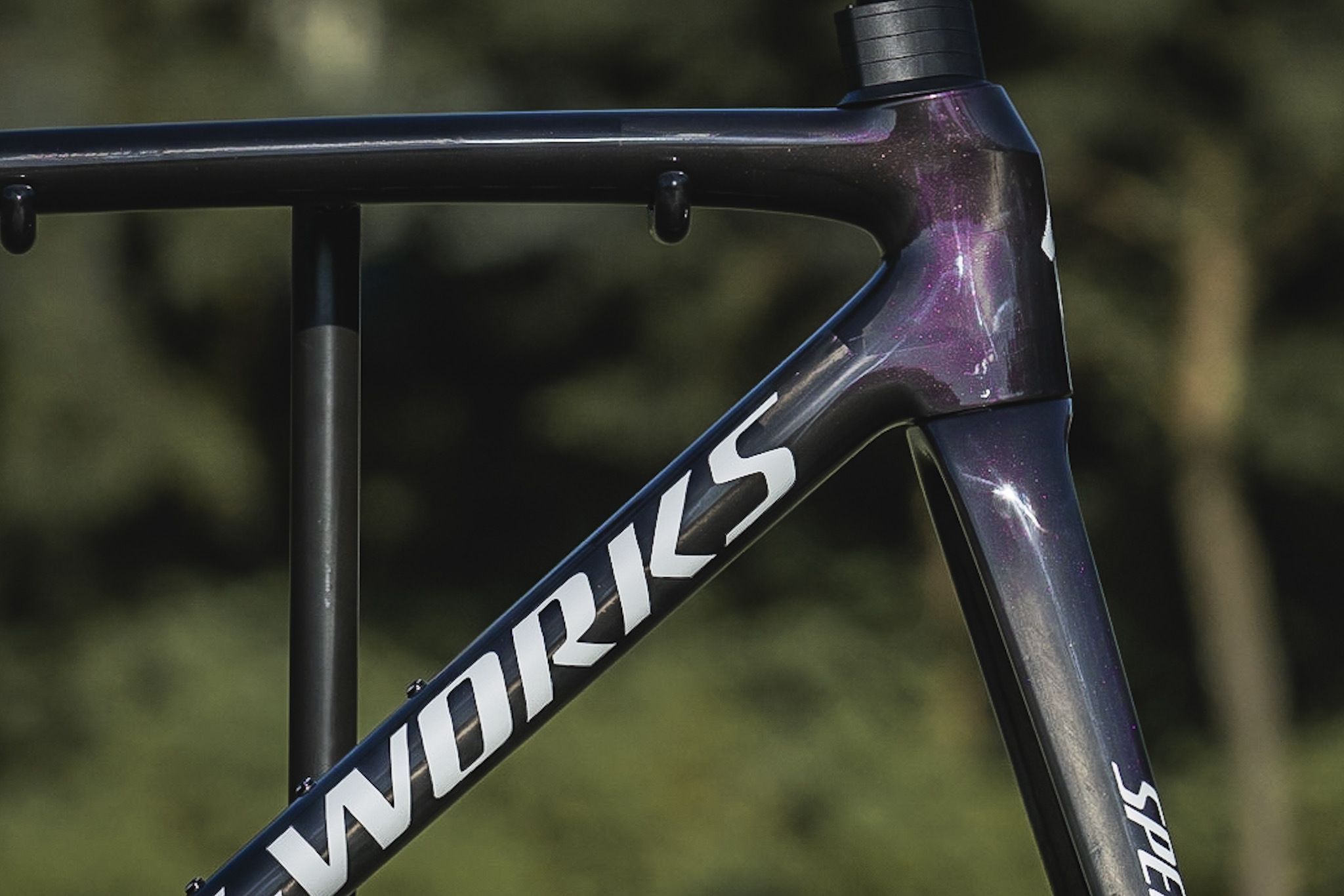 S-Works Tarmac SL8 Frameset カラー:グロスカーボン/マゼンタゴールド/カオスレッドパール/ホワイト