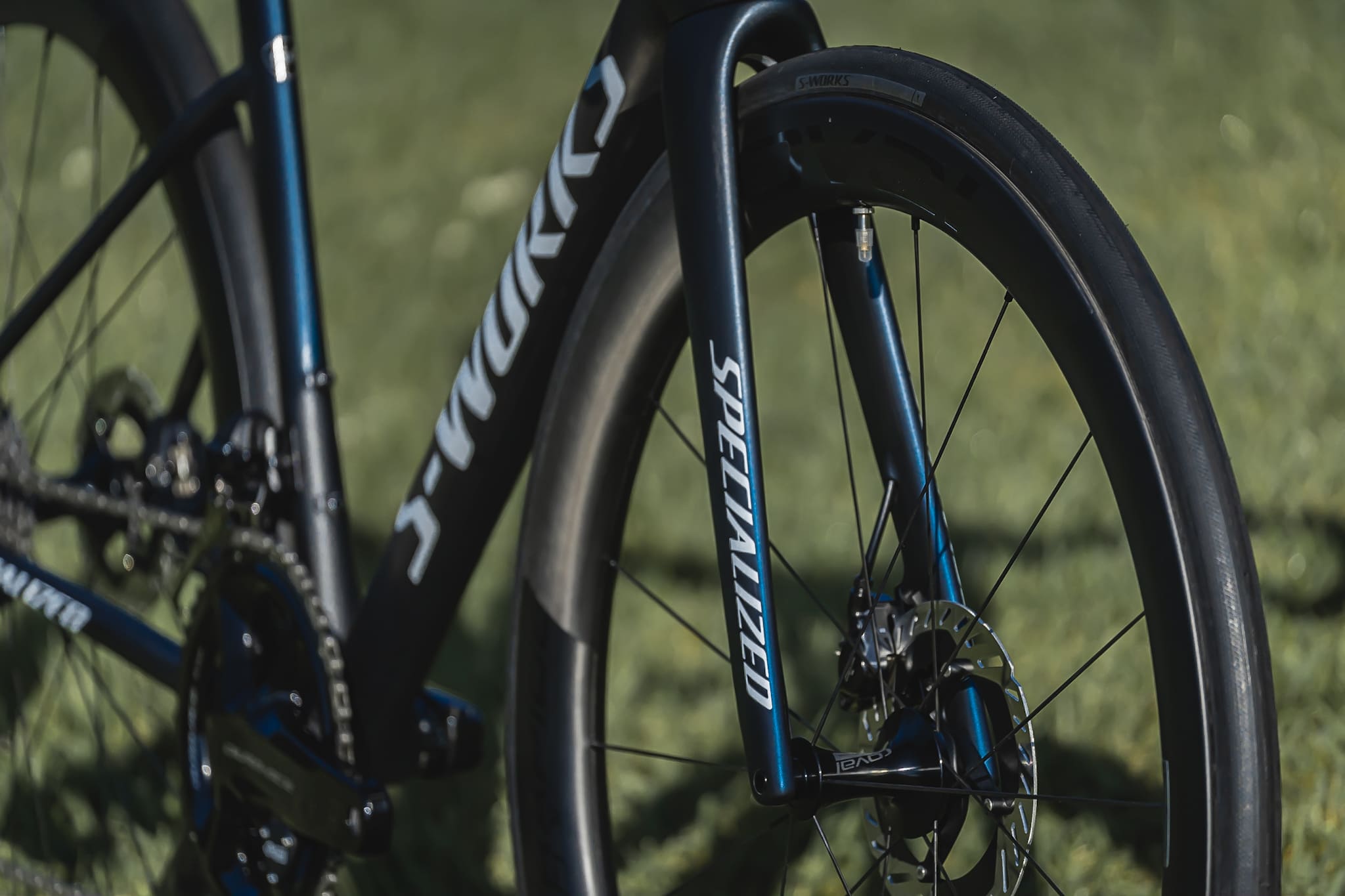 S-Works Tarmac SL8 カラー:サテンカーボン/シナンブルー/シルバー-ブルーパールフェード/ホワイトシルバー
